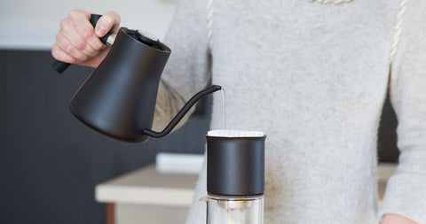 Tetera de fogón Negra Stagg - Detalle y características vista 3